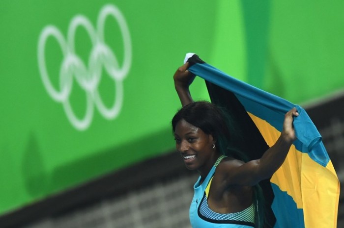 El increíble 'piscinazo' con el que atleta bahameña se quedó con el oro en los 400 m