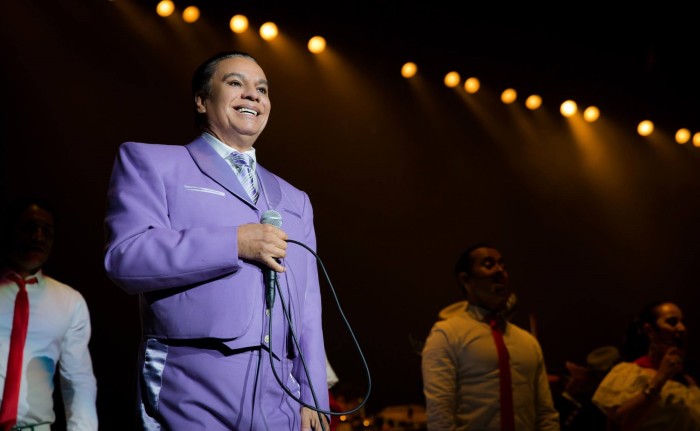 Presidentes y fanáticos despiden al astro mexicano Juan Gabriel