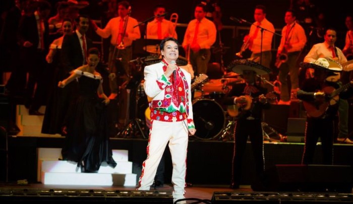 Enrique Iglesias, Ricky Martin y otros artistas despiden al ídolo Juan Gabriel