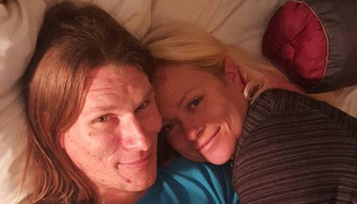 Estadounidense es acusada de golpear a su novio tras negarse a tener relaciones sexuales