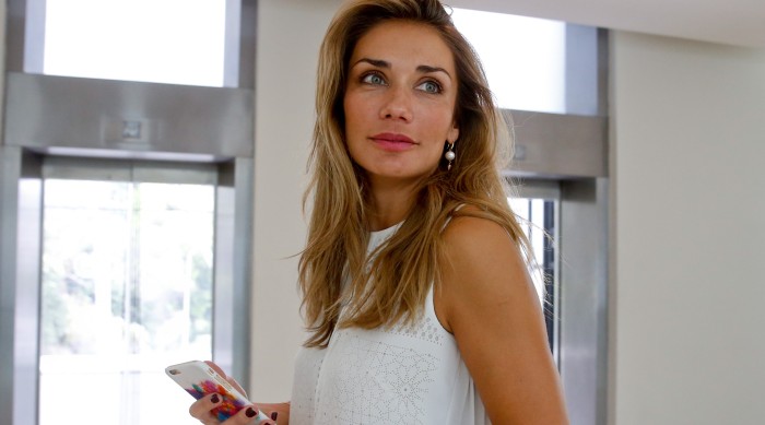 Carolina de Moras se molestó y respondió a tuitera que criticó su matinal