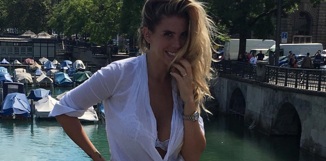 Los intentos de Coté López por ponerse unas sandalias que sacaron risas en Instagram