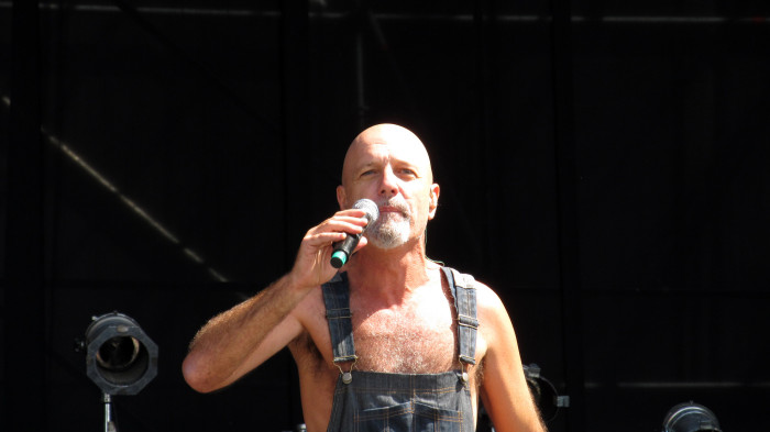 Repudio total a ex líder de Bersuit Vergarabat por incitar a la violación de mujeres