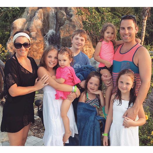 Meghan Maza Oeser y su familia | Facebook