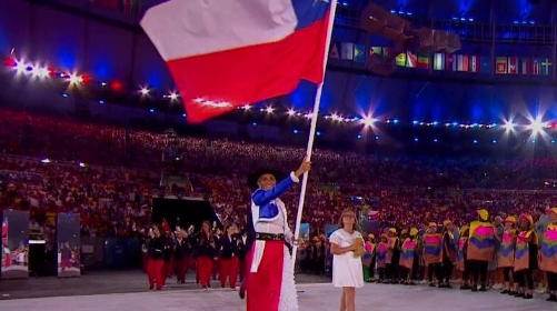 Ricardo Oyarzún respondió a las críticas recibidas por traje usado por Erika Olivera