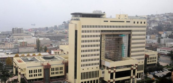 Funcionarios del Congreso exigen bono de retiro de hasta $200 millones