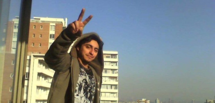 Familia busca a joven penquista extraviado en Santiago