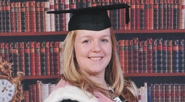 Joven sufrió de cáncer a la piel y como consecuencia le amputaron la oreja derecha