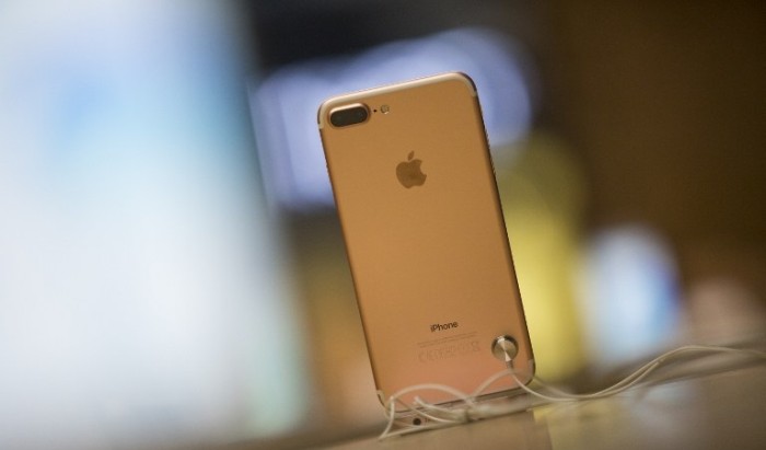 Joven china compró un iPhone 7 por internet: recibió graciosa e incómoda sorpresa