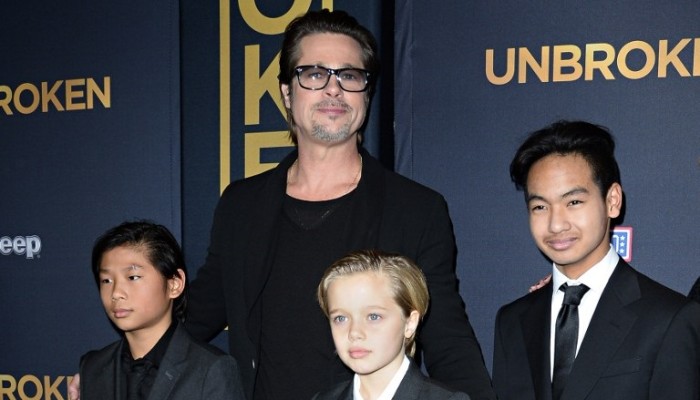 Brad Pitt con 3 de sus 6 hijos | ROBYN BECK / AFP