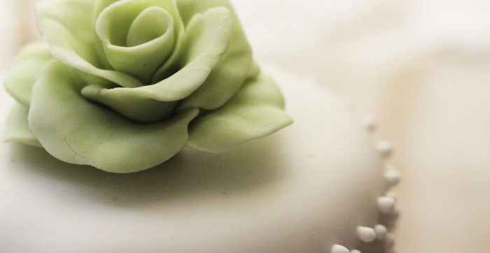 Esta pesada broma de padre de una novia se volvió viral: le botó la torta