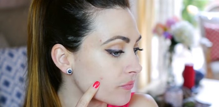 ¿Te salió un granito? Aprende estos 10 trucos de maquillaje para disimularlo