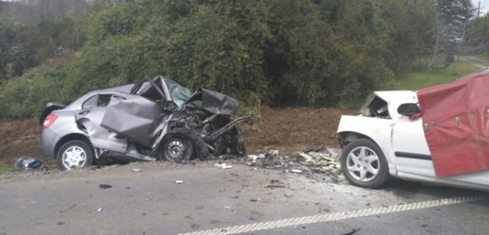 Dos muertos y tres heridos deja accidente de tránsito en acceso norte a Valdivia