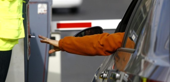 Senado aprueba cobro en estacionamientos de malls: primeros 30 minutos no serán gratuitos