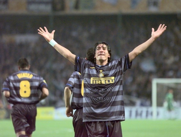 El emotivo reconocimiento que dio la hinchada del Inter de Milán a Iván Zamorano