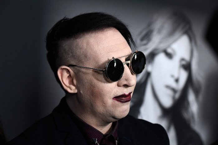 La estrepitosa caída de Marilyn Manson durante un concierto
