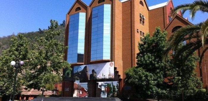 Semana de despidos masivos en Canal 13: reconocida voz corporativa fue desvinculada