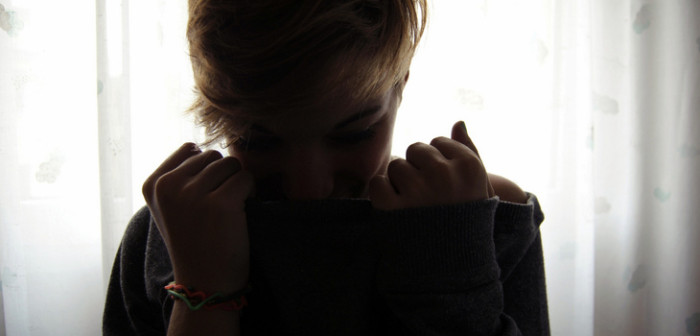 Mujer sufre una extraña condición que hace que su rostro se inflame hasta deformarse