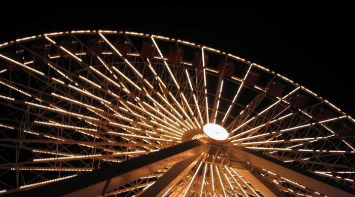 Joven sufre horroroso accidente al intentar tomarse una selfie en juego mecánico