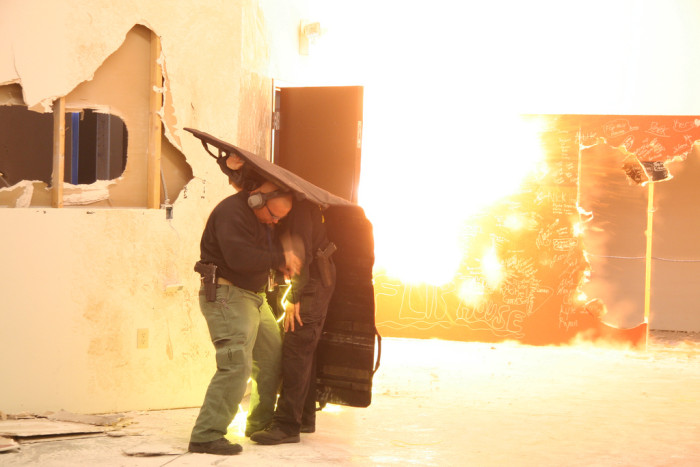 Hombre se hace estallar en recinto de TV pública en Abjasia