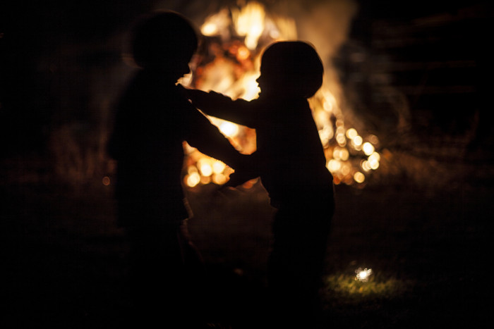 Hombre habría incendiado intencionalmente su casa: sus dos pequeños hijos murieron