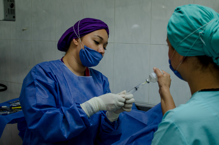 PDI detiene a 3 colombianas que trabajaban en clínica estética clandestina