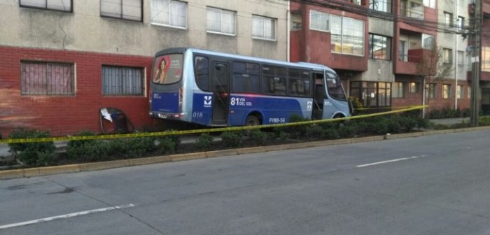 Muere mujer que fue atropellada por taxibús que subió a la vereda en Talcahuano