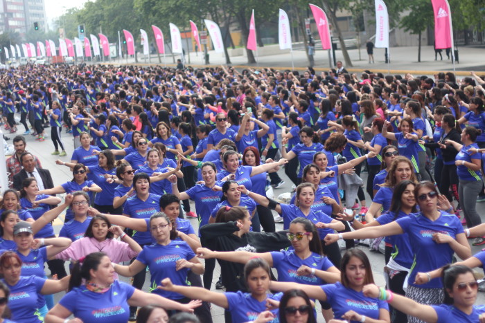 Más de 3 mil mujeres se esperan en la clase de baile más masiva de Santiago