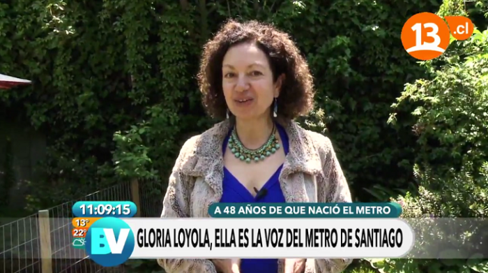 Gloria Loyola: La mujer que se esconde tras la apacible voz del Metro de Santiago