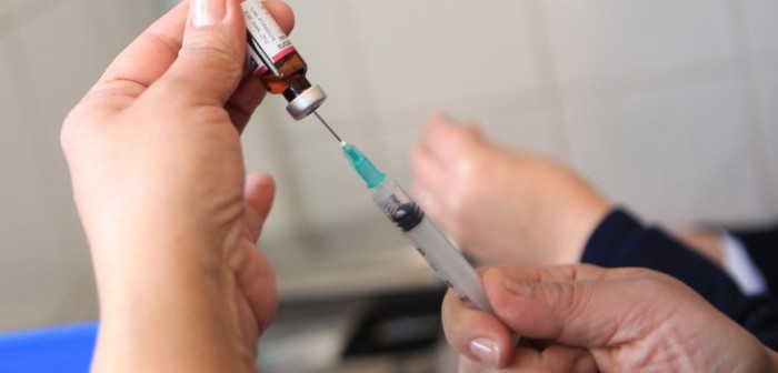 Tecnólogos médicos cuestionan composición de la vacuna contra el Papiloma Humano