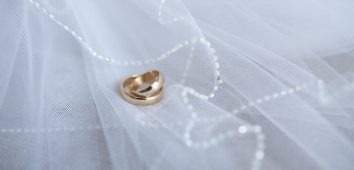 Hombre perdió su anillo de bodas mientras plantaba zanahorias: así lo recuperó