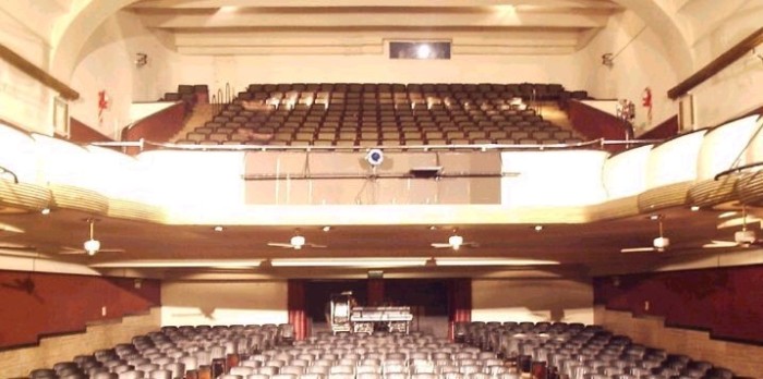 Conmoción en Argentina: Mujer tiró a niña de cinco años desde el palco de un teatro