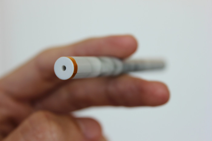 Cigarro electrónico provocó graves lesiones al explotar dentro de bolsillo de usuario