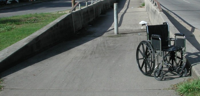 Emotivo: Niño con polio camina por primera vez en medio de la ovación de sus compañeros