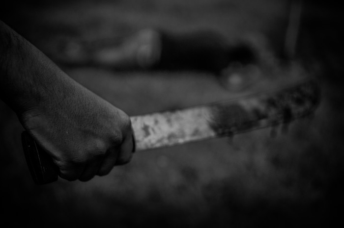 Hombre vivió verdadera pesadilla: halló a sujeto sangrando horriblemente por toda su casa