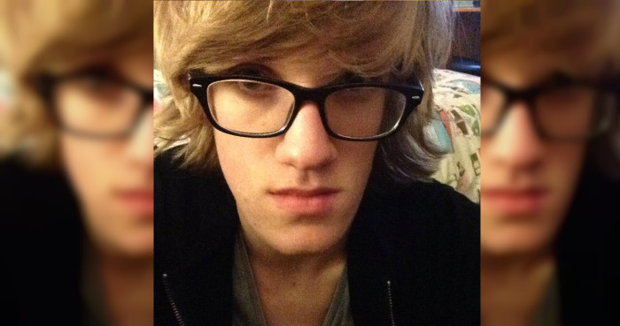 Joven murió después de saltar del auto durante discusión familiar