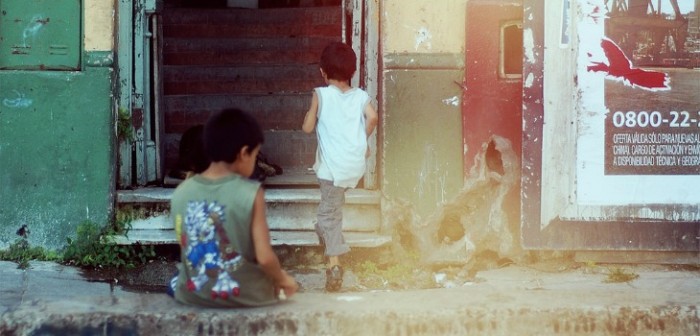 La insólita razón de por qué una madre soltera no lleva a dos de sus seis hijos al colegio