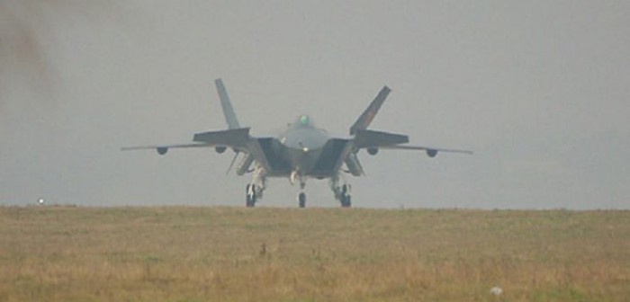 China presenta en público su nuevo avión de combate “invisible”