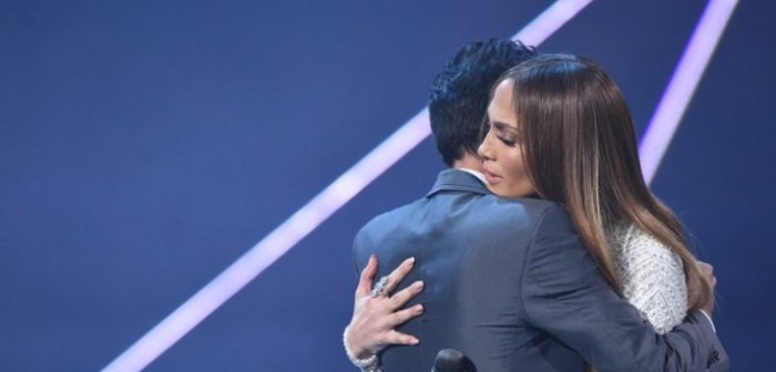 J.Lo y Marc Anthony sorprenden al besarse en los Grammy Latino: nadie se lo esperó