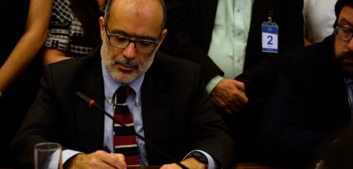 Los dibujos del ministro Valdés que destacaron en discusión de reajuste al sector público
