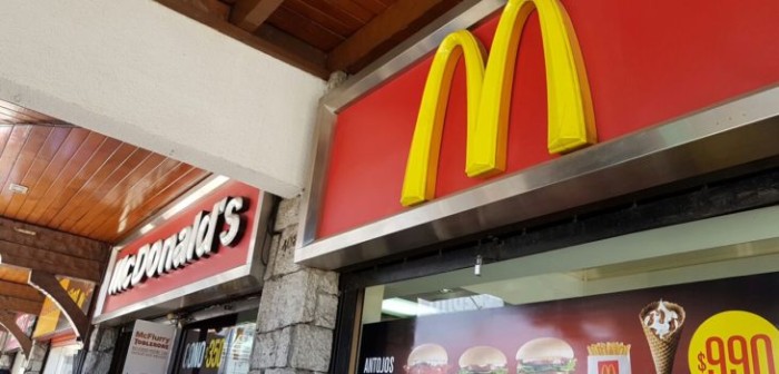 Justicia condena a McDonald’s por vender hamburguesa que traía una cola de ratón