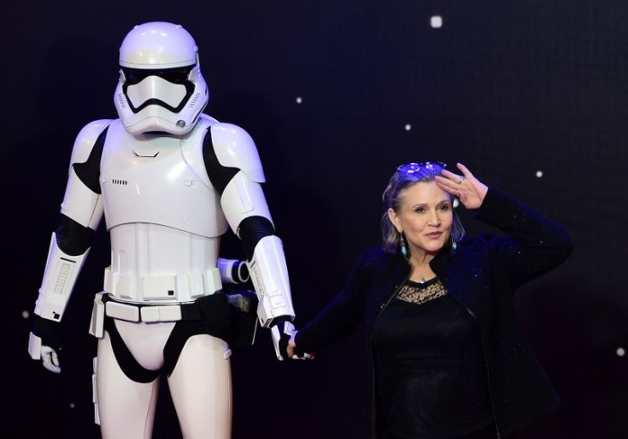 Madre de Carrie Fisher tuitea sobre estado de salud de la actriz: la condición es estable