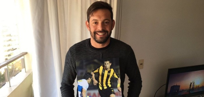 Exjugador de la UC tiene particular oficio a espera de ofertas: vende fuegos artificiales