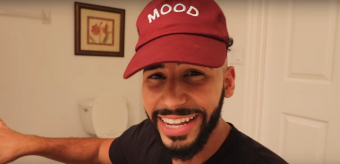 YouTuber denuncia trato racista de Delta: asegura que lo bajaron de vuelo por hablar árabe