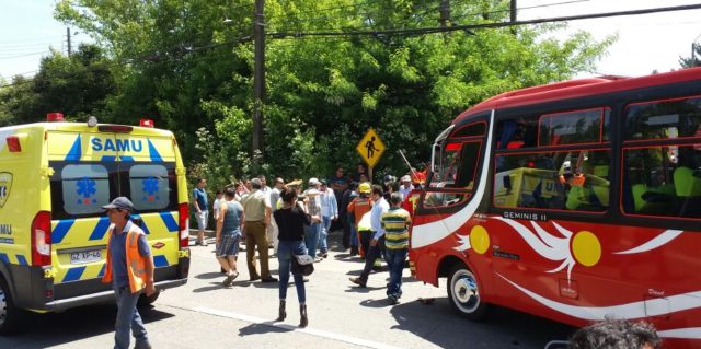 Una joven en riesgo vital y otros 20 lesionados deja violenta colisión en Concepción