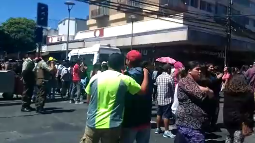 Serios enfrentamientos entre vendedores ambulantes de Concepción y Carabineros