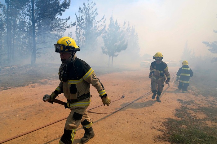 La historia del bombero que fue despedido por ir a apagar incendios: tuvo un final feliz