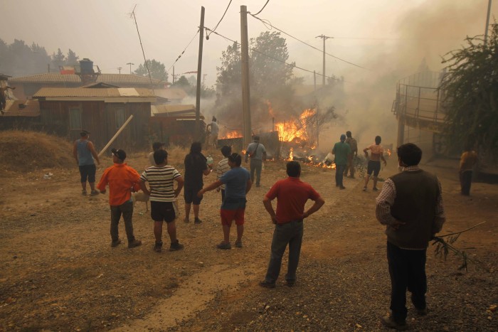 Alcalde de Constitución evalúa los efectos del incendio en la comuna