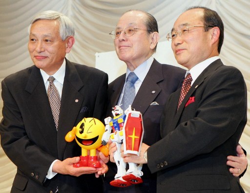 Masaya Nakamura al centro | AFP Photo