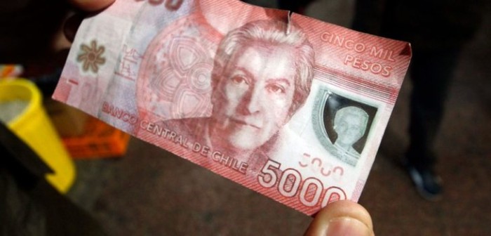 Hombre deberá pasar 541 días en la cárcel por pagar con billete falso